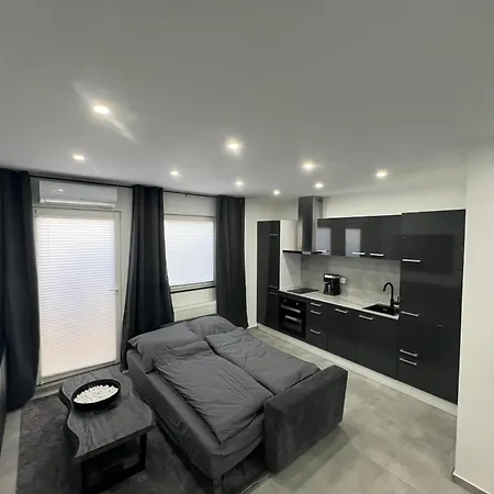 Schoene 3-zimmer-wohnung Mit Klima Am Stadtrand Von Berlin *