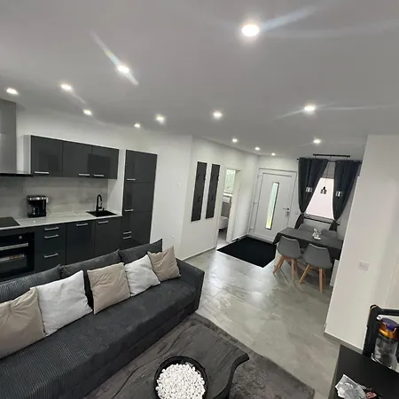 Διαμέρισμα Schoene 3-zimmer-wohnung Mit Klima Am Stadtrand Von Berlin *