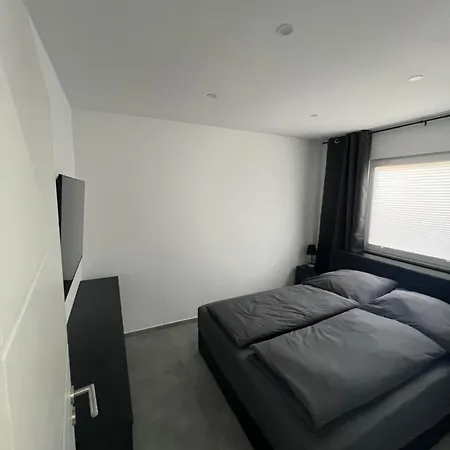 Schoene 3-zimmer-wohnung Mit Klima Am Stadtrand Von Berlin *