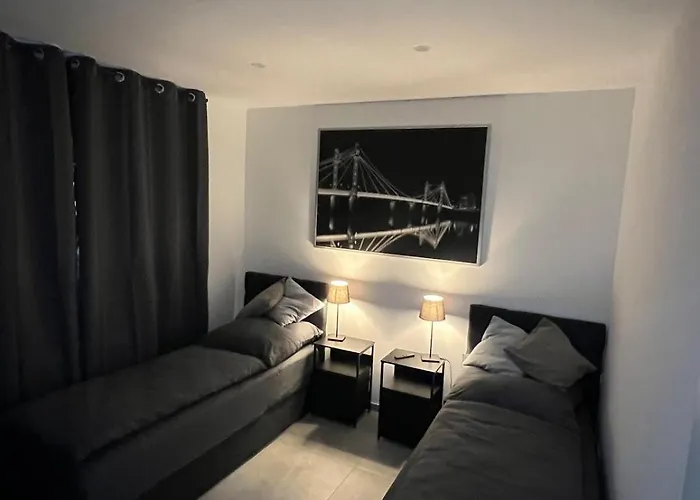 Schoene 3-zimmer-wohnung Mit Klima Am Stadtrand Von Berlin *