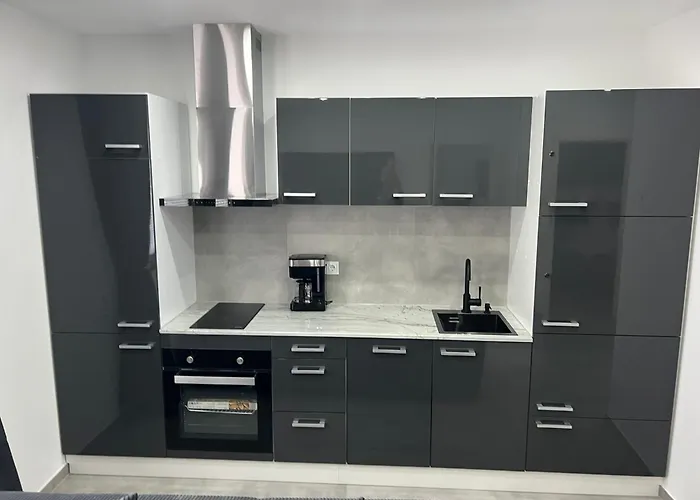 Apartment Schoene 3-zimmer-wohnung Mit Klima Am Stadtrand Von Berlin