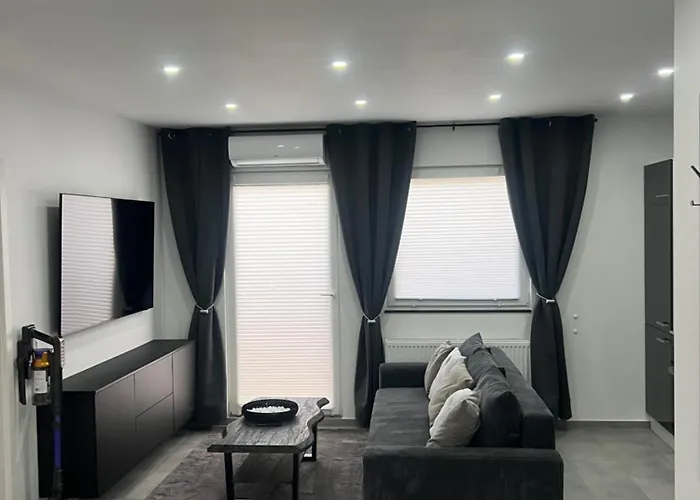 Schoene 3-zimmer-wohnung Mit Klima Am Stadtrand Von Berlin Apartment *