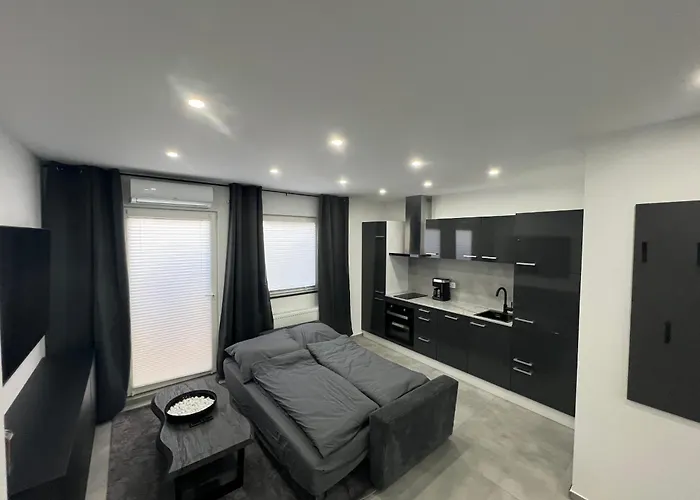 Schoene 3-zimmer-wohnung Mit Klima Am Stadtrand Von Berlin *