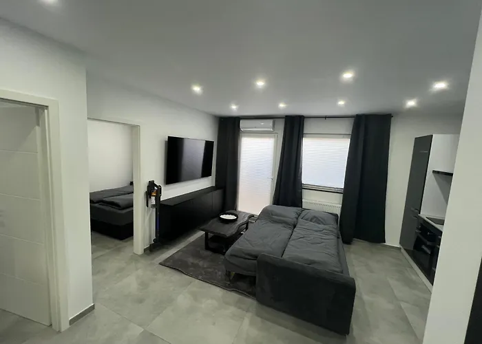 Apartment Schoene 3-zimmer-wohnung Mit Klima Am Stadtrand Von Berlin