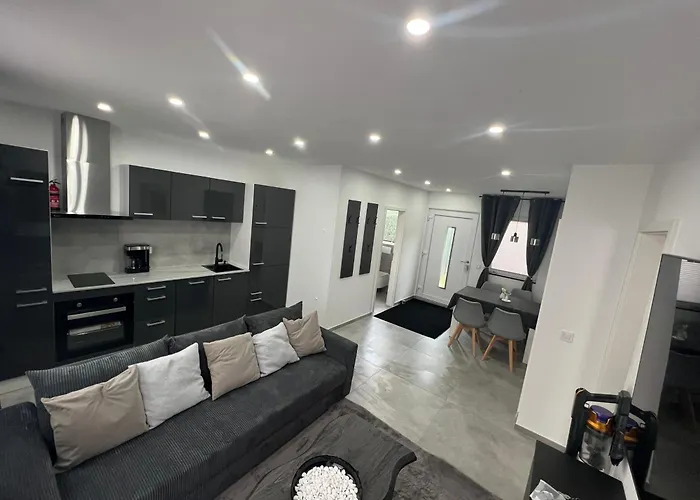 Apartment Schoene 3-zimmer-wohnung Mit Klima Am Stadtrand Von Berlin *